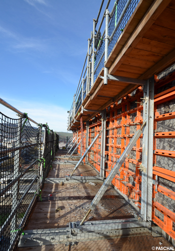 Combined with climbing system 240, the wall formwork systems from PASCHAL can also be used as climbing formwork.